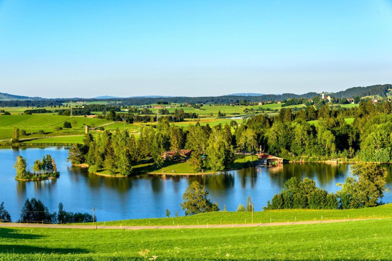 Direkt Am See Mit Bergblick Seeg Exterior foto