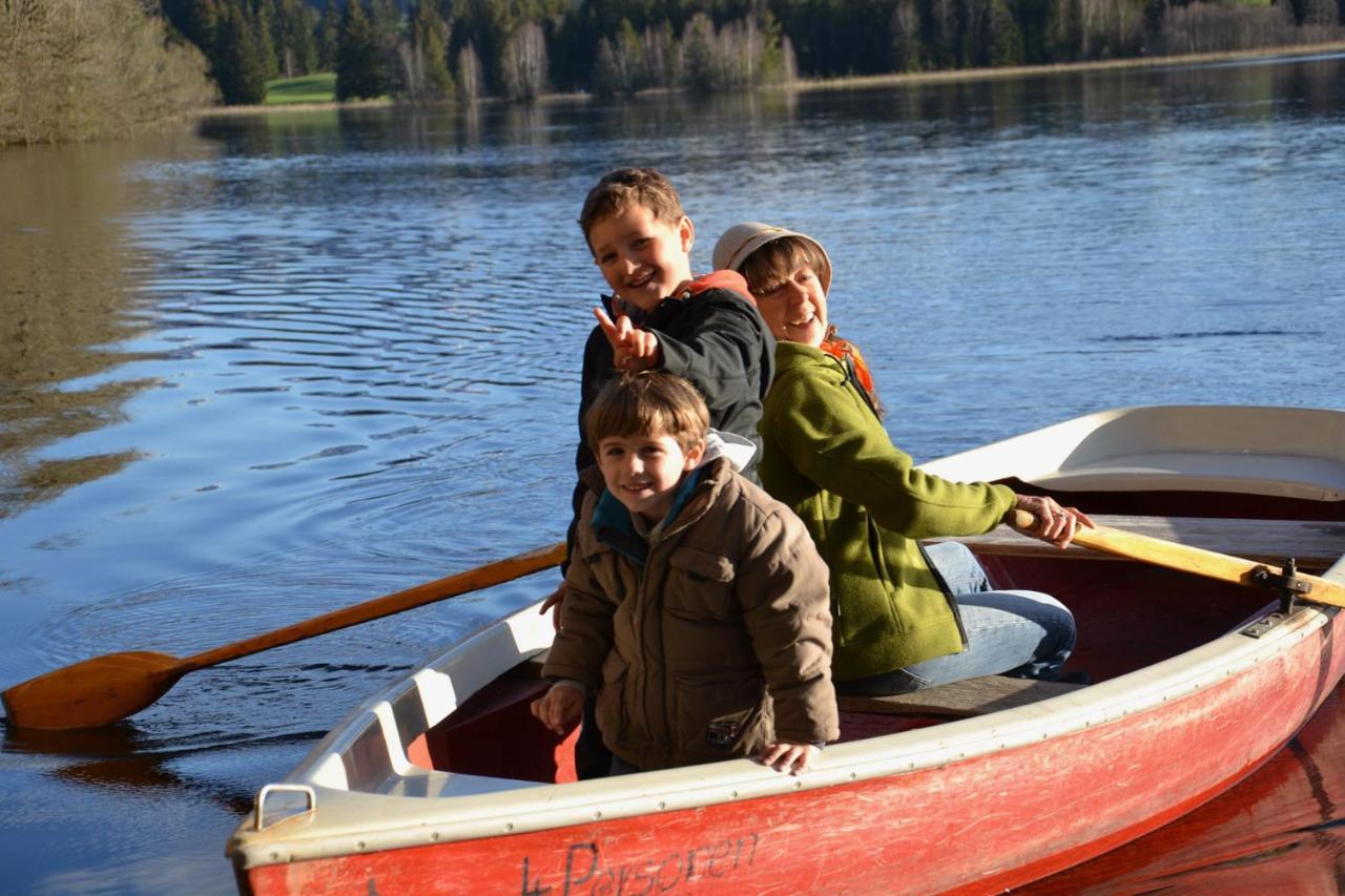 Direkt Am See Mit Bergblick Seeg Exterior foto