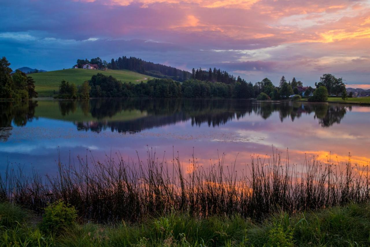 Direkt Am See Mit Bergblick Seeg Exterior foto