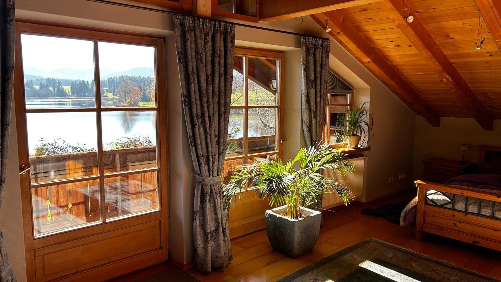 Direkt Am See Mit Bergblick Seeg Exterior foto